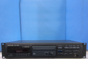 TASCAM　CDプレーヤー　CD-160
